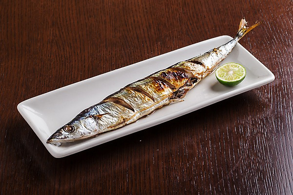 포토 JPG 접시 음식 실내 근접촬영 사람없음 꽁치 꽁치구이 일본음식 국내포토 식기 뷰포인트 어류 내부 생선구이 파일형식