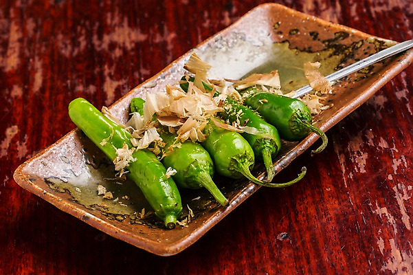 포토 JPG 접시 음식 고추 실내 근접촬영 사람없음 가츠오부시 일본음식 국내포토 식기 뷰포인트 채소 식재료 내부 파일형식