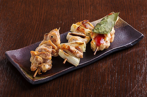 포토 JPG 접시 음식 실내 근접촬영 사람없음 모듬꼬치 일본음식 야키토리 국내포토 식기 뷰포인트 내부 꼬치 파일형식