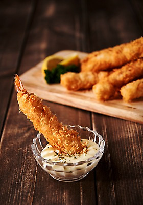 포토 JPG 음식 도마 사람없음 목재 아웃포커스 튀김 소스 레몬 안주 야식 새우튀김 나무배경 국내포토 나무 백그라운드 과일 재료 주방용품 새우 촬영기법 양념 파일형식