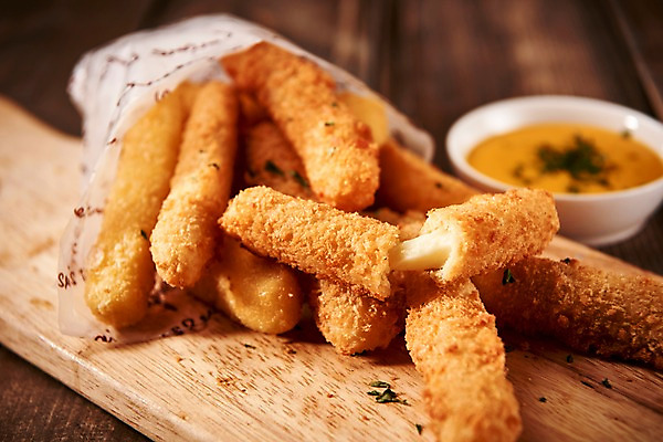 포토 JPG 음식 도마 근접촬영 사람없음 목재 아웃포커스 튀김 소스 안주 야식 치즈스틱 나무배경 국내포토 나무 뷰포인트 백그라운드 재료 주방용품 촬영기법 과자 양념 파일형식