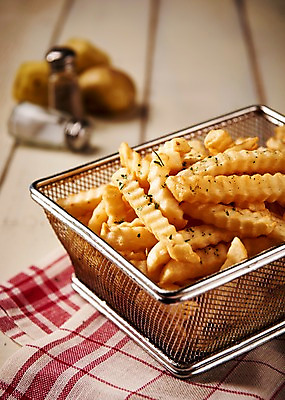 포토 JPG 음식 감자 사람없음 목재 아웃포커스 튀김 감자튀김 천 안주 야식 소금 후추 나무배경 국내포토 나무 백그라운드 채소 재료 촬영기법 직물 향신료 파일형식