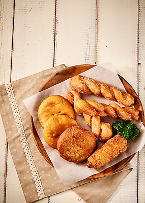 포토 JPG 음식 디저트 사람없음 목재 하이앵글 튀김 도넛 천 안주 야식 꽈배기 단팥빵 소세지빵 나무배경 국내포토 나무 빵 뷰포인트 백그라운드 재료 직물 파일형식