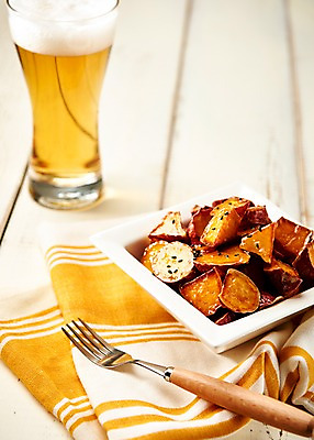 포토 JPG 음식 포크 디저트 맥주 사람없음 목재 튀김 천 안주 고구마맛탕 맛탕 나무배경 국내포토 나무 식기 백그라운드 재료 주류 직물 파일형식