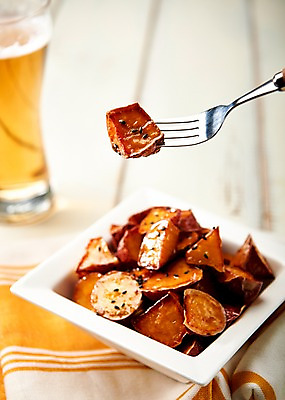 포토 JPG 음식 포크 맥주 근접촬영 사람없음 목재 아웃포커스 튀김 안주 고구마맛탕 맛탕 나무배경 국내포토 나무 식기 뷰포인트 백그라운드 재료 주류 촬영기법 파일형식