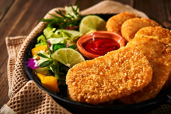 포토 JPG 음식 근접촬영 사람없음 목재 샐러드 튀김 케첩 천 안주 야식 해쉬브라운 나무배경 국내포토 나무 뷰포인트 백그라운드 재료 감자튀김 직물 소스_음식 파일형식