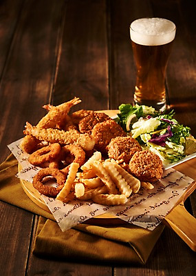 포토 JPG 음식 맥주 사람없음 목재 샐러드 튀김 감자튀김 천 안주 야식 새우튀김 양파링 모듬튀김 치킨너겟 나무배경 국내포토 나무 백그라운드 재료 새우 감자 주류 직물 파일형식