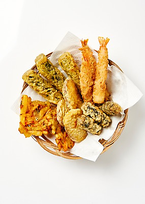 포토 JPG 그릇 접시 음식 디저트 사람없음 하이앵글 튀김 안주 야식 새우튀김 김말이 모듬튀김 국내포토 식기 뷰포인트 새우 파일형식