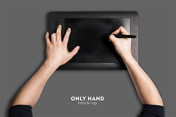 PSD 편집 편집이미지 손 디자인 남자 한명 손짓 신체부위 태블릿 양손 그리기 디자이너 그림 전단 합성 목업 태블릿펜 이미지편집 직업 1 모션 사람 전자제품 스마트기기 펜 홍보물 파일형식