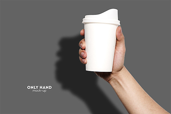 PSD 편집 편집이미지 손 남자 커피 한손 그림자 한명 들기 손짓 신체부위 잡기 종이컵 전단 합성 바리스타 테이크아웃컵 홀더 목업 이미지편집 직업 1 음료 모션 사람 컵 일회용 홍보물 파일형식
