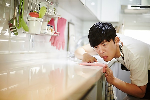 포토 JPG 응시 남자 가사 주방용품 실내 한명 서기 상반신 성인 옆모습 아웃포커스 30대 주방 한국인 찡그림 청소 싱크대 걸레 닦기 성인남자한명만 국내포토 1 시선 뷰포인트 생활용품 모션 촬영기법 표정 사람 동양인 내부 장년 청소도구 개수대 남자한명만 성인남자만 파일형식