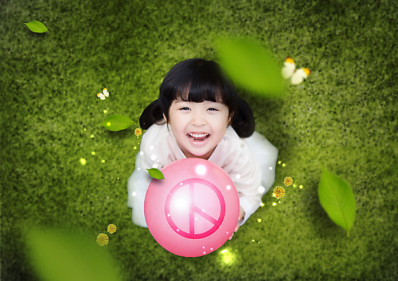 PSD 편집이미지 여자 어린이 나비 나뭇잎 한명 서기 미소 앞모습 한국인 투표 선거 소녀한명만 이미지편집 1 뷰포인트 곤충 잎 모션 표정 사람 동양인 민주주의 여자한명만 소녀만 파일형식