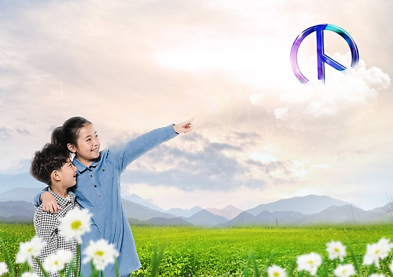 PSD 편집이미지 여자 남자 꽃 어린이 남매 서기 잔디 상반신 두명 한국인 가리킴 투표 선거 어린이만 이미지편집 식물 가족 모션 사람 동양인 손짓 민주주의 파일형식