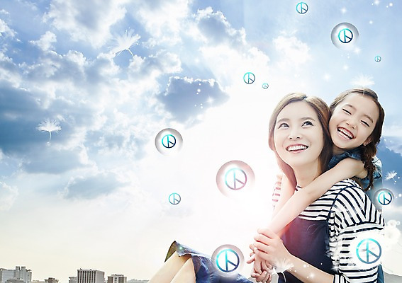 PSD 구름 편집이미지 여자 어린이 가족 하늘 모녀 미소 상반신 성인 두명 30대 한국인 물방울 투표 선거 여자만 이미지편집 자연요소 딸 관계 엄마 표정 사람 동양인 장년 민주주의 파일형식