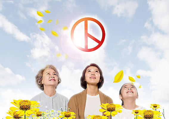 PSD 편집이미지 여자 노년 꽃잎 꽃 가족 상반신 성인 앞모습 10대 세명 30대 한국인 올려보기 60대 투표 선거 여자만 이미지편집 식물 뷰포인트 관계 모션 청소년 사람 동양인 장년 민주주의 파일형식