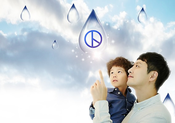 PSD 구름 편집이미지 남자 어린이 가족 안기 하늘 상반신 성인 두명 30대 한국인 물방울 가리킴 투표 선거 부자지간 남자만 이미지편집 자연요소 아들 관계 모션 사람 동양인 손짓 장년 아빠 민주주의 파일형식