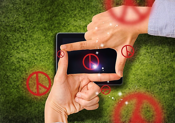 PSD 편집이미지 손 한명 손짓 신체부위 태블릿 투표 선거 이미지편집 1 모션 사람 전자제품 스마트기기 민주주의 파일형식