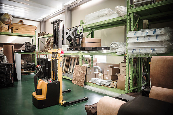 포토 JPG 공장 실내 사람없음 중장비 창고 산업현장 자재 지게차 적재 국내포토 산업 공업 내부 산업장비 파일형식