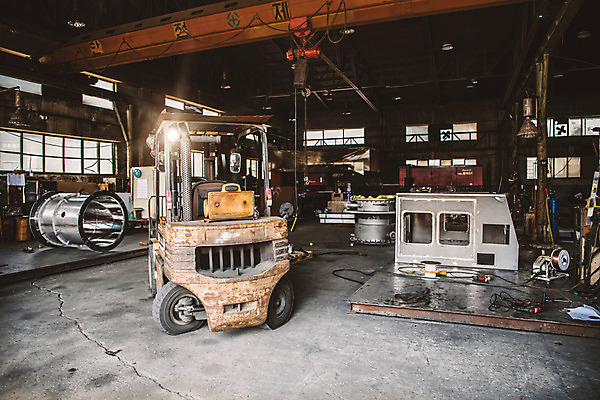 포토 JPG 산업 교통수단 공장 실내 사람없음 중장비 산업현장 엔진 지게차 제조업 국내포토 교통 공업 내부 산업장비 파일형식