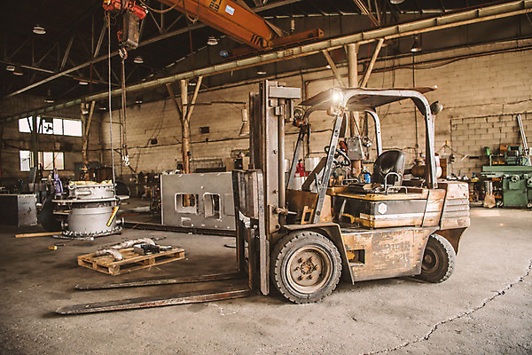 포토 JPG 산업 교통수단 공장 실내 사람없음 중장비 산업현장 엔진 지게차 제조업 국내포토 교통 공업 내부 산업장비 파일형식