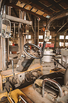 포토 JPG 산업 교통수단 공장 실내 근접촬영 사람없음 아웃포커스 중장비 핸들 산업현장 엔진 기어 지게차 제조업 국내포토 뷰포인트 교통 공업 촬영기법 내부 산업장비 파일형식