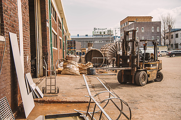 포토 JPG 산업 공장 하늘 벽돌 사람없음 야외 건물 중장비 산업현장 엔진 산업단지 지게차 제조업 공단 국내포토 건축물 공업 산업장비 파일형식