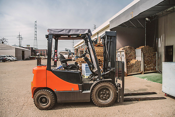 포토 JPG 산업 교통수단 공장 공업 하늘 벽돌 사람없음 야외 중장비 산업현장 엔진 산업단지 지게차 소화기 제조업 국내포토 교통 산업장비 안전장비 소방 파일형식