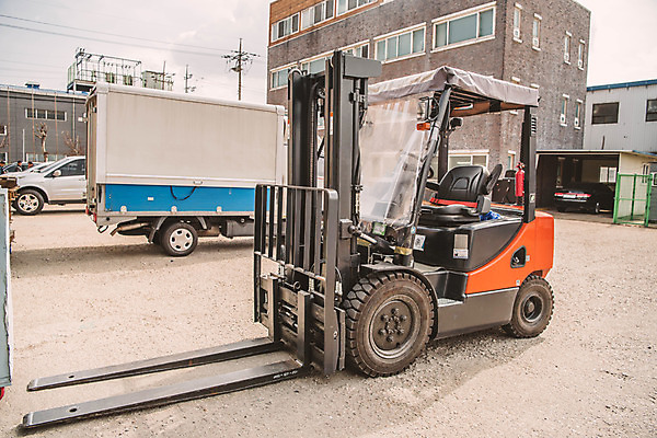 포토 JPG 산업 교통수단 공장 공업 하늘 벽돌 사람없음 야외 건물 트럭 중장비 산업현장 엔진 산업단지 지게차 소화기 제조업 국내포토 건축물 교통 자동차 산업장비 안전장비 소방 파일형식