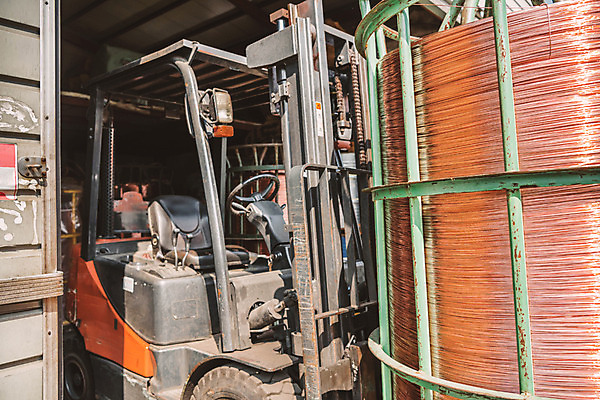 포토 JPG 산업 교통수단 공장 근접촬영 사람없음 야외 운반 중장비 산업현장 엔진 지게차 제조업 국내포토 뷰포인트 교통 공업 산업장비 파일형식