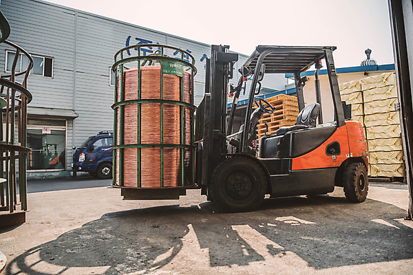 포토 JPG 산업 교통수단 공장 사람없음 야외 운반 중장비 산업현장 엔진 지게차 제조업 국내포토 교통 공업 산업장비 파일형식