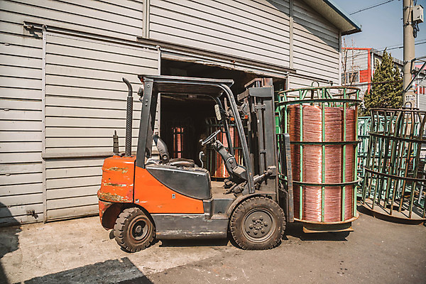 포토 JPG 산업 교통수단 공장 사람없음 야외 운반 중장비 산업현장 엔진 지게차 제조업 국내포토 교통 공업 산업장비 파일형식