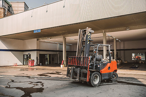포토 JPG 산업 교통수단 사람없음 야외 중장비 엔진 지게차 제조업 자동차정비 정비소 국내포토 교통 산업장비 수리 파일형식