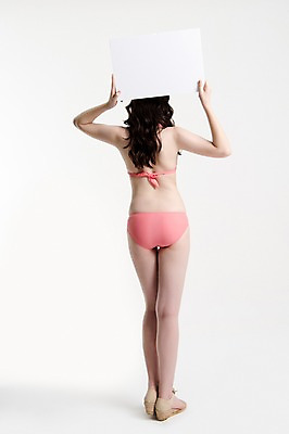 포토 JPG 스튜디오촬영 전신 여자 수영복 포즈 사각프레임 프레임 실내 한명 서기 들기 손짓 20대 성인 뒷모습 여름휴가 바캉스 비키니 한국인 알림 웨지샌들 성인여자한명만 국내포토 1 옷 뷰포인트 신발 모션 휴가 사람 동양인 청년 내부 사각형 여자한명만 성인여자만 파일형식 여름_계절