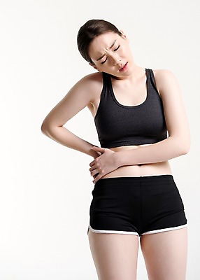 포토 JPG 스튜디오촬영 여자 포즈 실내 건강 한명 서기 상반신 20대 성인 앞모습 운동복 운동 건강관리 헬스 고통 한국인 디스크 찡그림 상처 허리 허리통증 성인여자한명만 국내포토 1 옷 감정 뷰포인트 모션 표정 관리 사람 동양인 청년 내부 신체부위 질병 여자한명만 성인여자만 파일형식