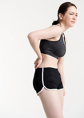 포토 JPG 스튜디오촬영 응시 여자 포즈 실내 건강 한명 서기 상반신 20대 성인 옆모습 운동복 운동 건강관리 헬스 고통 한국인 디스크 찡그림 상처 허리 허리통증 성인여자한명만 국내포토 1 시선 옷 감정 뷰포인트 모션 표정 관리 사람 동양인 청년 내부 신체부위 질병 여자한명만 성인여자만 파일형식