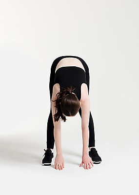 포토 JPG 스튜디오촬영 전신 여자 포즈 운동화 실내 건강 숙이기 한명 서기 손짓 20대 성인 앞모습 운동복 운동 건강관리 헬스 스트레칭 한국인 성인여자한명만 국내포토 1 옷 뷰포인트 신발 모션 관리 사람 동양인 청년 내부 여자한명만 성인여자만 파일형식