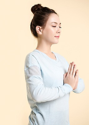 포토 JPG 스튜디오촬영 여자 포즈 요가 실내 건강 한명 서기 상반신 20대 성인 옆모습 운동복 운동 건강관리 눈감음 헬스 한국인 요가자세 손모으기 합장 성인여자한명만 국내포토 1 웰빙 옷 뷰포인트 모션 관리 사람 동양인 손짓 청년 내부 여자한명만 성인여자만 파일형식