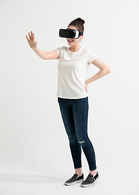 포토 JPG 스튜디오촬영 전신 응시 여자 허리손 포즈 실내 한명 서기 웃음 손짓 20대 성인 옆모습 캐주얼 만지기 한국인 단화 가상현실 성인여자한명만 오큘러스 VR기기 국내포토 1 시선 옷 뷰포인트 신발 모션 표정 사람 동양인 청년 내부 기계 여성화 여자한명만 성인여자만 파일형식