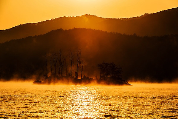 포토 JPG 나무 실루엣 호수 자연현상 자연 산 풍경 사람없음 야외 햇빛 일몰 안개 국내포토 식물 날씨 촬영기법 태양 노을 생태계 파일형식