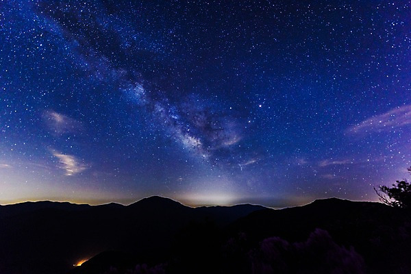 포토 JPG 실루엣 별 야경 자연 밤하늘 산 한국 사람없음 야외 야간 은하수 국내포토 자연요소 아시아 하늘 촬영기법 생태계 파일형식 풍경_경치