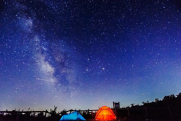 포토 JPG 별 야경 자연 밤하늘 한국 텐트 사람없음 야외 캠핑 야간 강원도 은하수 방태산 국내포토 자연요소 아시아 하늘 레저 산 캠핑도구 생태계 파일형식 풍경_경치