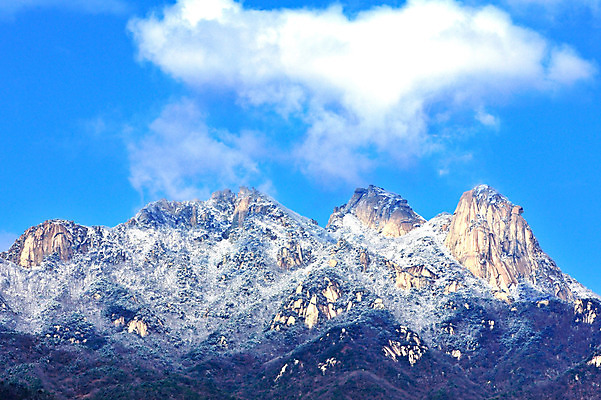 포토 JPG 주간 구름 설경 자연 하늘 바위산 산 한국 풍경 사람없음 야외 눈 북한산 겨울풍경 국내포토 자연요소 아시아 겨울 날씨 돌산 생태계 파일형식 고양