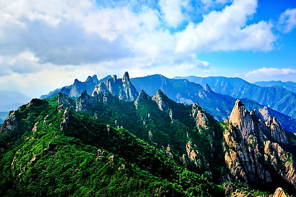 포토 JPG 주간 구름 자연 하늘 바위산 산 한국 풍경 사람없음 야외 산등성이 설악산 국내포토 자연요소 아시아 돌산 생태계 인제 파일형식