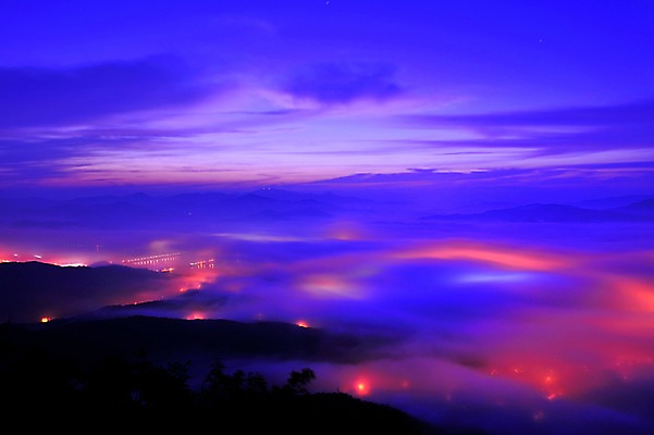 포토 JPG 구름 야경 자연현상 자연 하늘 한국 사람없음 야외 운해 양수리 양평 국내포토 자연요소 아시아 야간 생태계 경기도 파일형식 구름_자연 풍경_경치