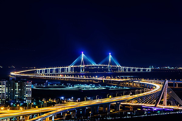 포토 JPG 도로 바다 야경 한국 빌딩 사람없음 야외 도시 인천 인천대교 가교 국내포토 건축물 아시아 길 교통시설 건물 다리_건축물 야간 파일형식 풍경_경치