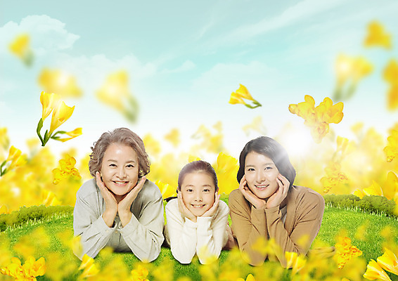PSD 구름 편집 편집이미지 여자 노년 딸 할머니 어린이 엎드리기 가족 하늘 엄마 웃음 소녀 상반신 세명 30대 턱괴기 봄 한국인 60대 프리지어 이미지편집 자연요소 계절 꽃 관계 모션 표정 사람 동양인 성인 장년 파일형식