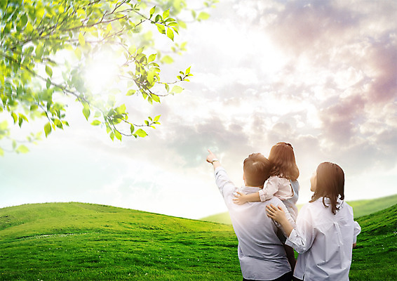 PSD 구름 편집 편집이미지 여자 남자 딸 어린이 안기 하늘 엄마 나뭇잎 잔디 상반신 성인 뒷모습 세명 30대 한국인 가리킴 아빠 이미지편집 자연요소 식물 뷰포인트 잎 가족 모션 사람 동양인 손짓 장년 파일형식