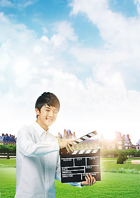 PSD 구름 편집 편집이미지 직업 교육 남자 청소년 하늘 한명 웃음 잔디 상반신 감독 클래퍼보드 영화 장래희망 영화감독 이미지편집 자연요소 식물 1 문화예술 표정 사람 파일형식