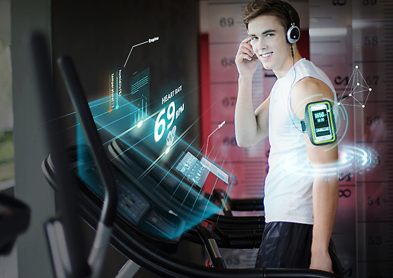 PSD 서양인 편집 편집이미지 남자 스마트라이프 한명 웃음 상반신 20대 성인 옆모습 스마트폰 스마트기기 운동 헬스 헤드폰 음악감상 스마트 런닝머신 암밴드 홀로그램 웨어러블 4차산업 이미지편집 외국인 1 라이프스타일 산업 뷰포인트 음향기기 컨셉 표정 건강 사람 청년 전자제품 핸드폰 운동기구 감상 파일형식