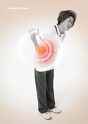 전신 PSD 편집 편집이미지 여자 노년 의학 한명 서기 성인 옆모습 눈감음 고통 한국인 찡그림 60대 질병 요통 허리통증 이미지편집 1 감정 뷰포인트 모션 표정 사람 동양인 파일형식